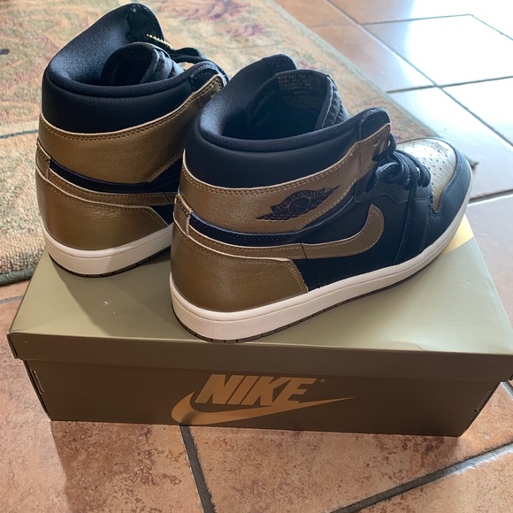 Jordan 1 Retro High OG "Black And Gold" Men's shoe - Picture 5 of 15